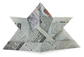 新聞紙で折る折り紙